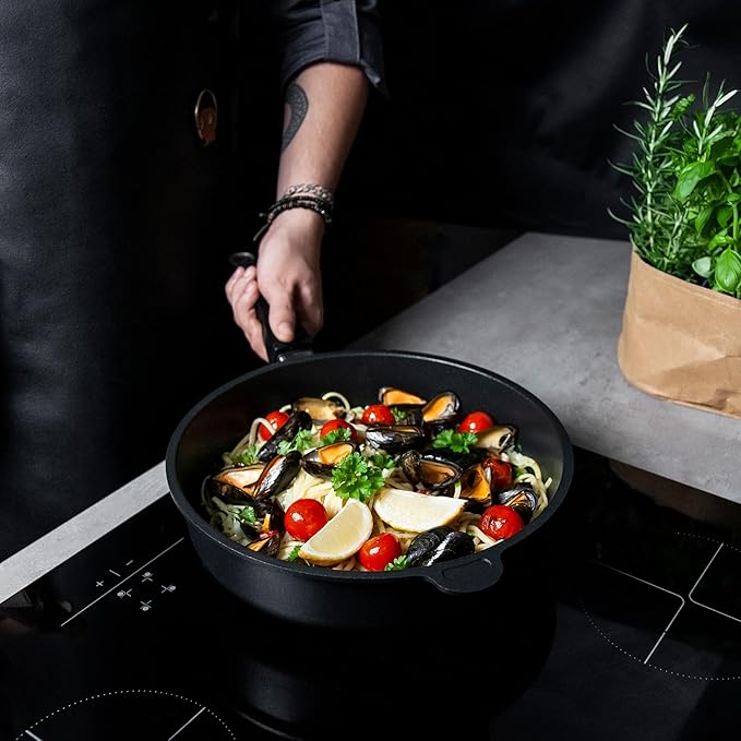 AMT Gastroguss The World´S [...] Casserole Frying pan Non-Induction, Diameter 28 cm, Height 7 cm, cast Aluminium (Aluminium), Lotan® Non-Stick Coating for Fat-Free-Frying, AMZN-728-US